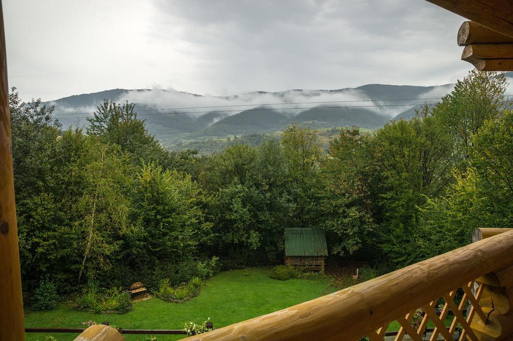 Sadyba Ertash Vyshka Esterno foto